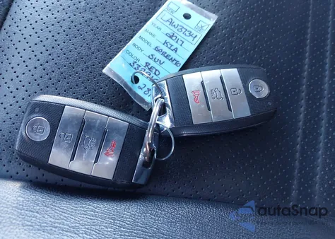 2017 Kia Sorento 2.4L Lx z USA, uszkodzony, nr VIN 5XYPGDA39HG332910